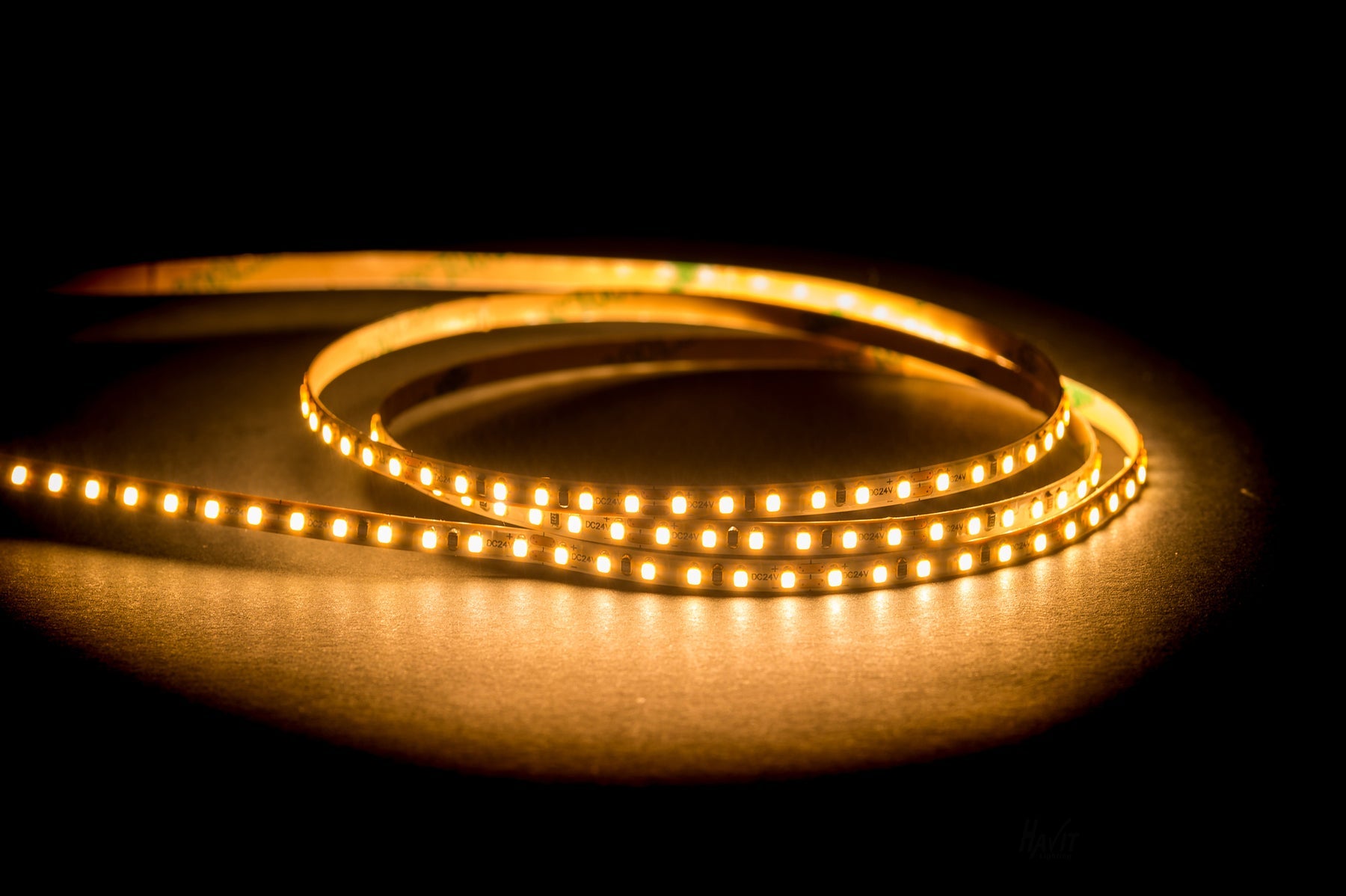 HV9733-IP20-180-3K_Havit_Lighting_2020-2000px_1800x1800_51338fb2-8b75-4820-8278-487fee21247e.jpg