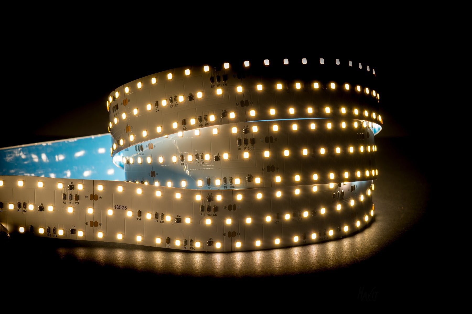 HV9783-IP20-252-4K_Havit_Lighting_2020-2000px_1800x1800_3c532bc0-88ce-44aa-a276-b51d821cd86d.jpg