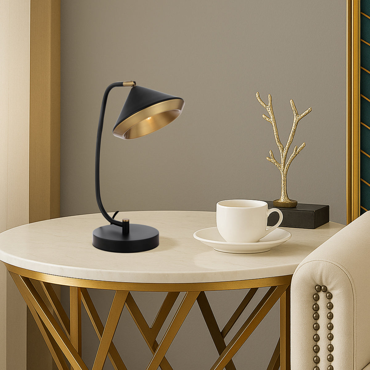 LARSON TABLE LAMP
