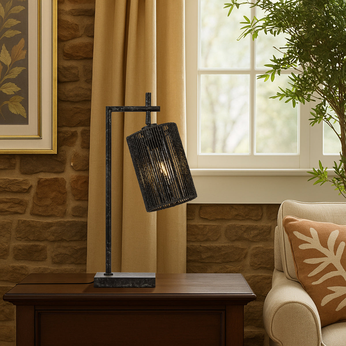 LYNDRA TABLE LAMP