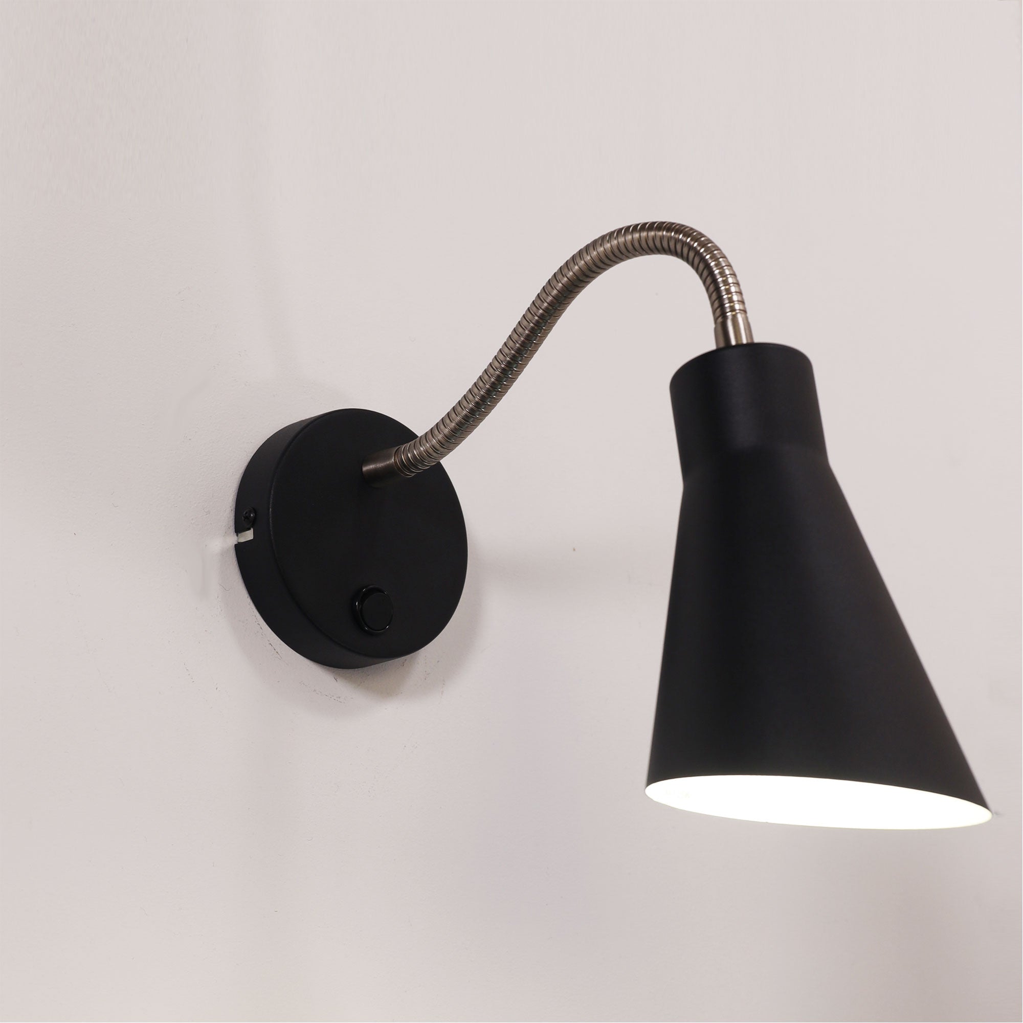 THOR SWITCHED BLACK - Switched Flexible Wall Light