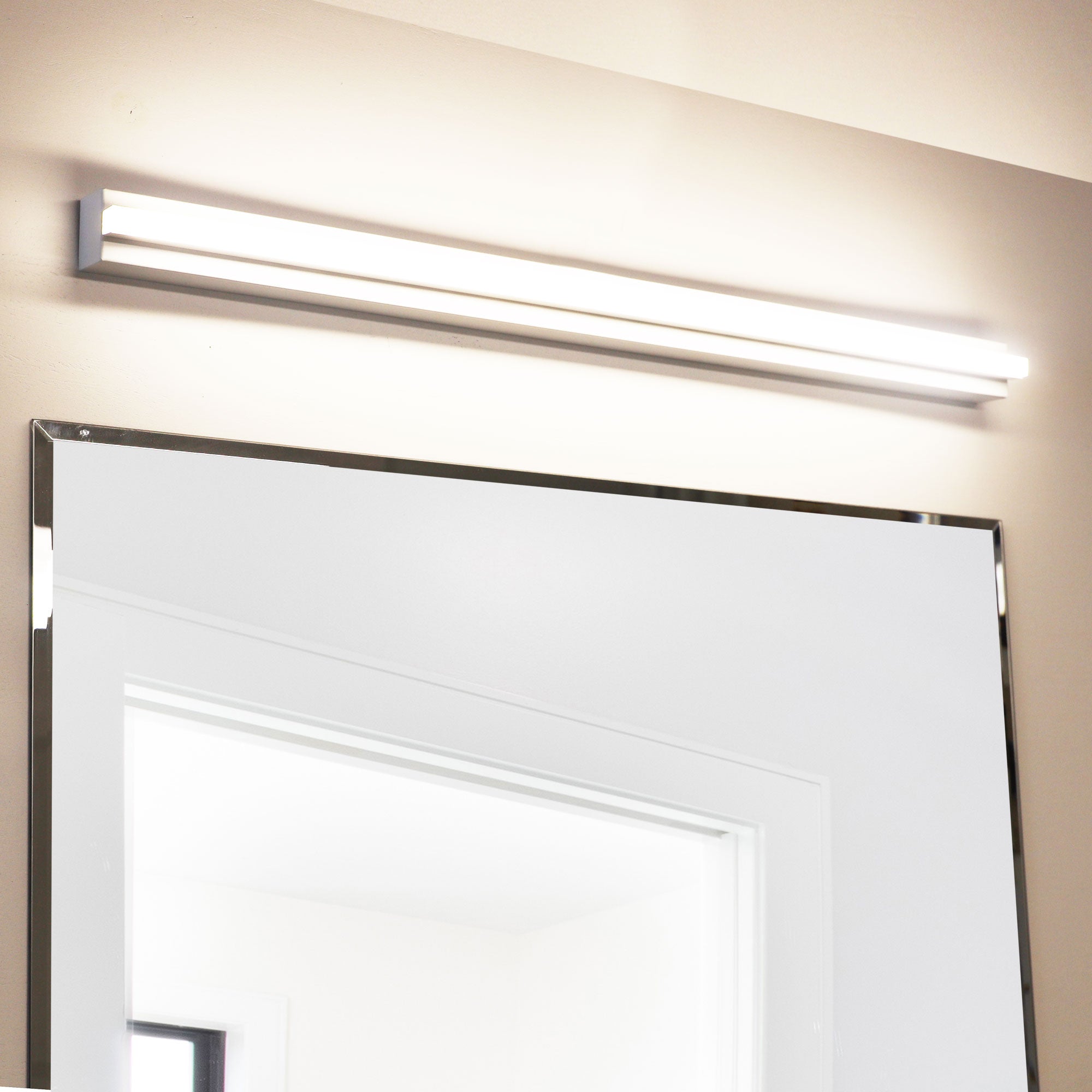GEBO.85 WHITE - TriColour LED Vanity Light