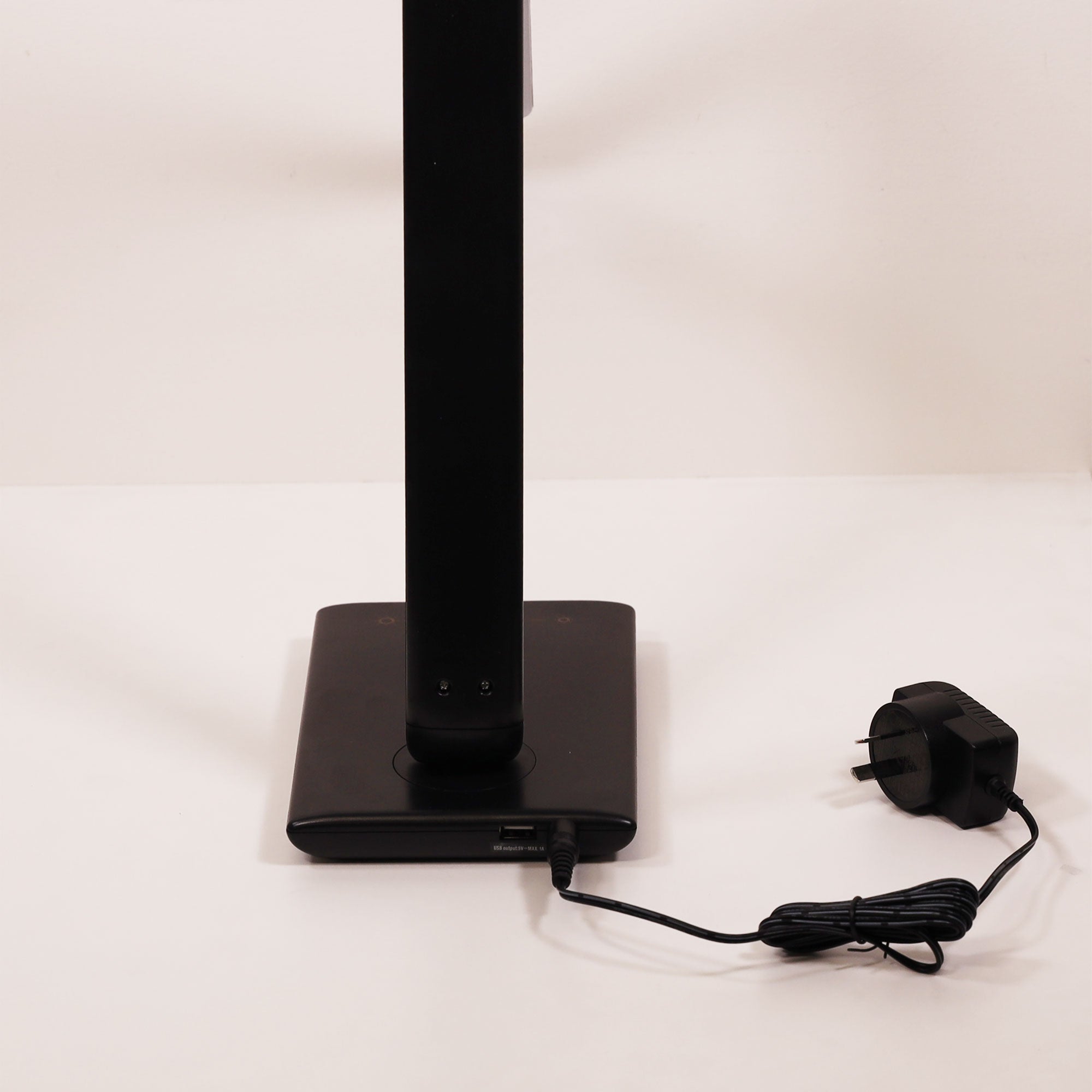 LUKE BLACK - Touch Dimming LED Lamp with USB Port