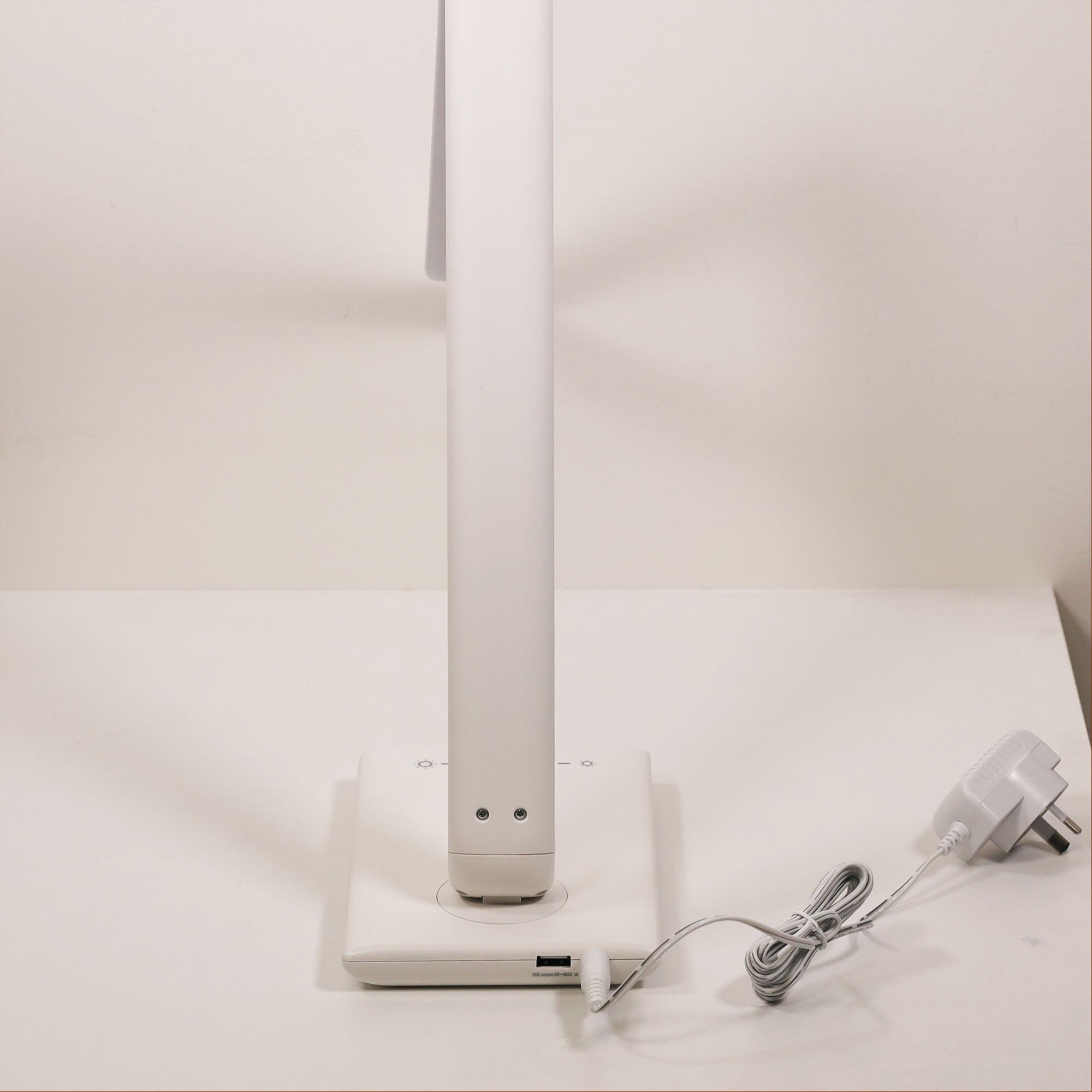 LUKE WHITE - Touch Dimming LED Lamp with USB Port