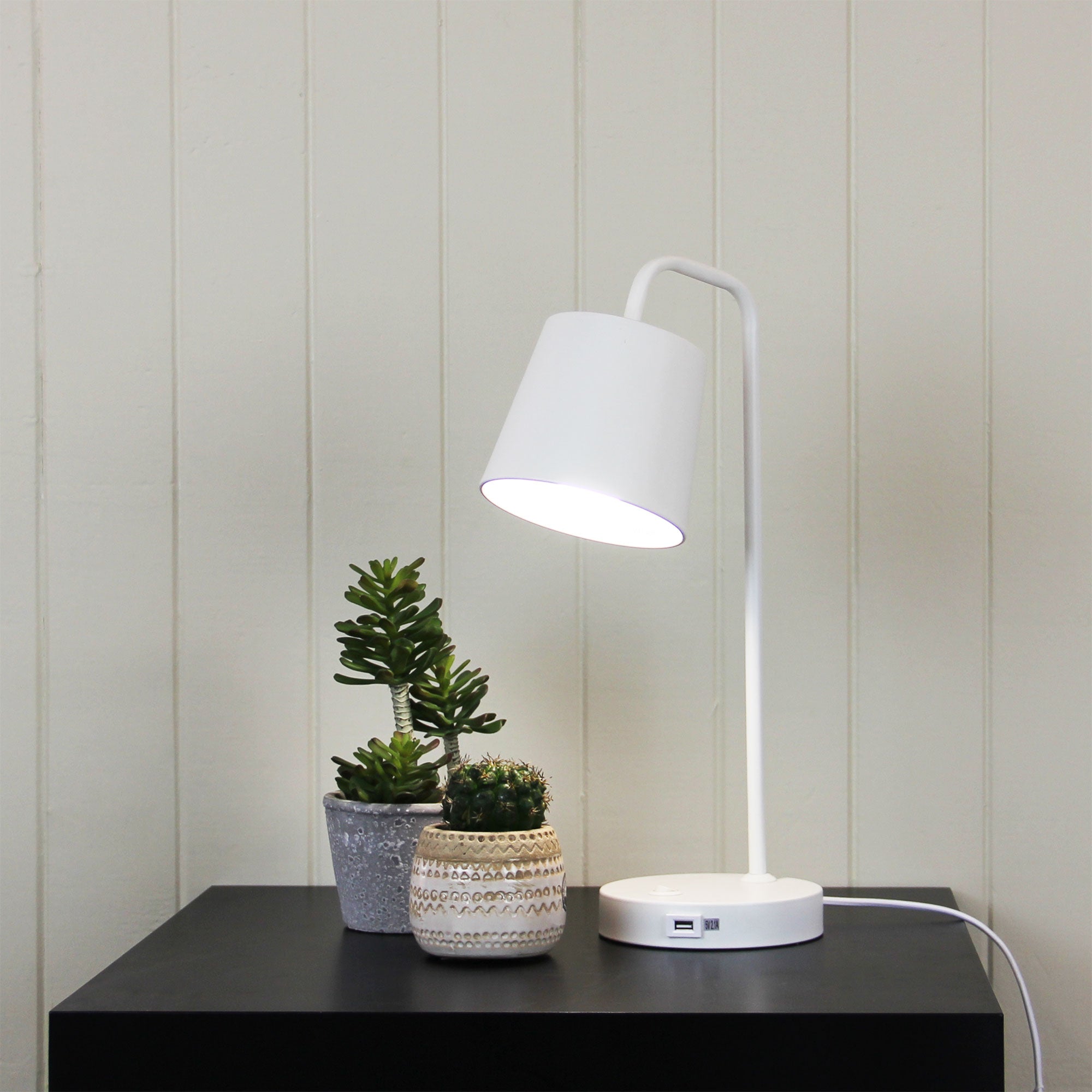 HENK White - Metal Desk Lamp with USB Socket