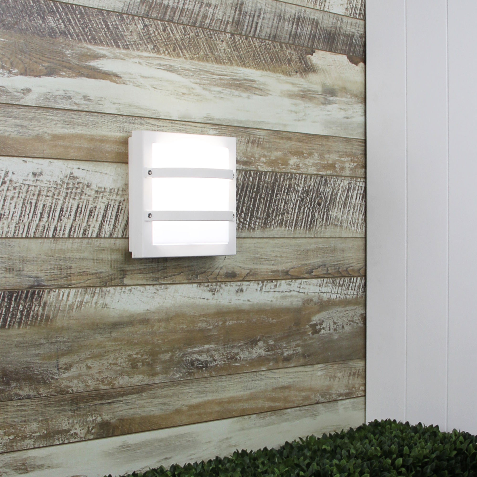 LARGO White - IP65 Premium Outdoor Bulkhead 24x24cm