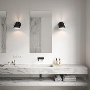 Strap 15 Indoor Wall Light Metal in Black or White