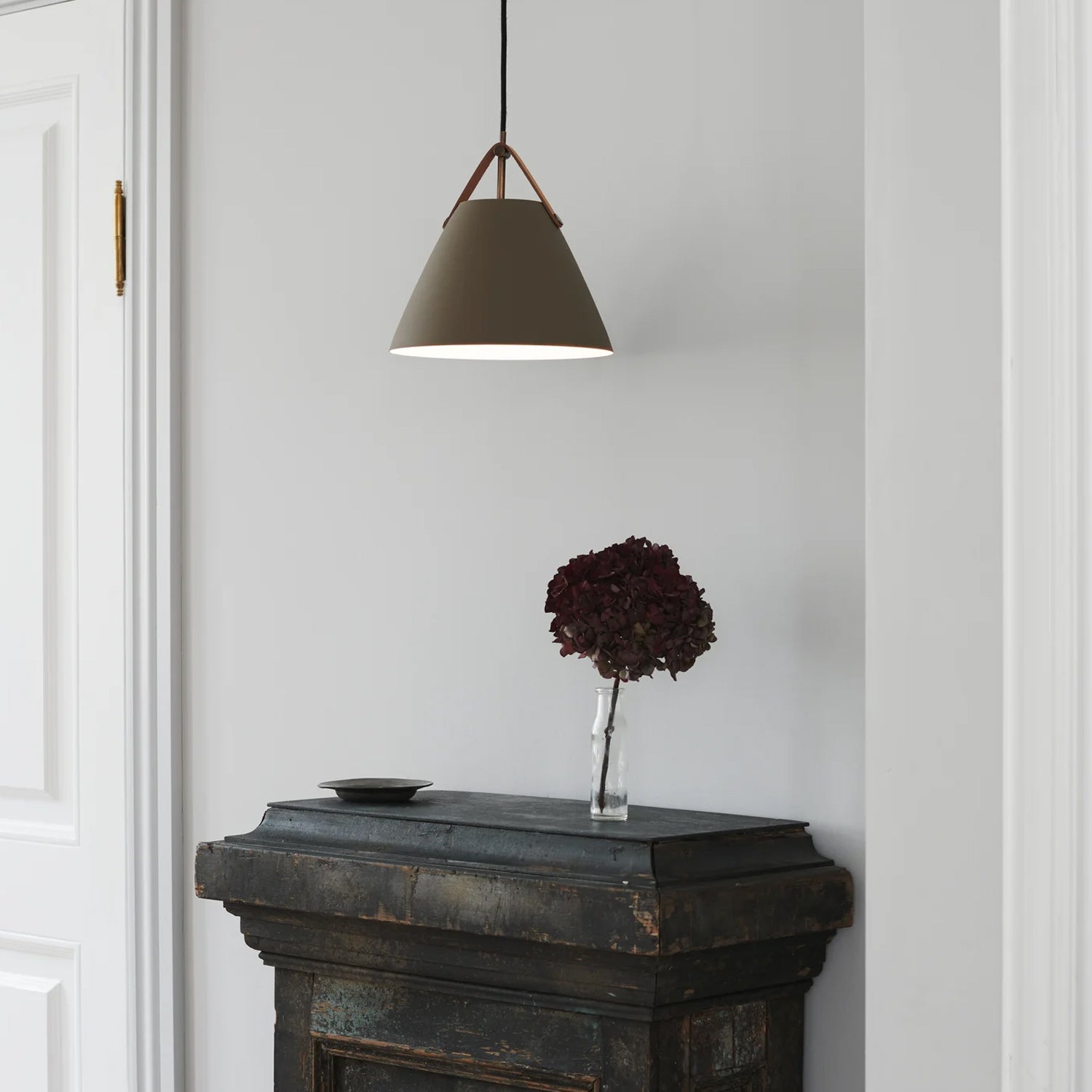 Strap 27 Pendant Light in Beige, Black, Opal White or White