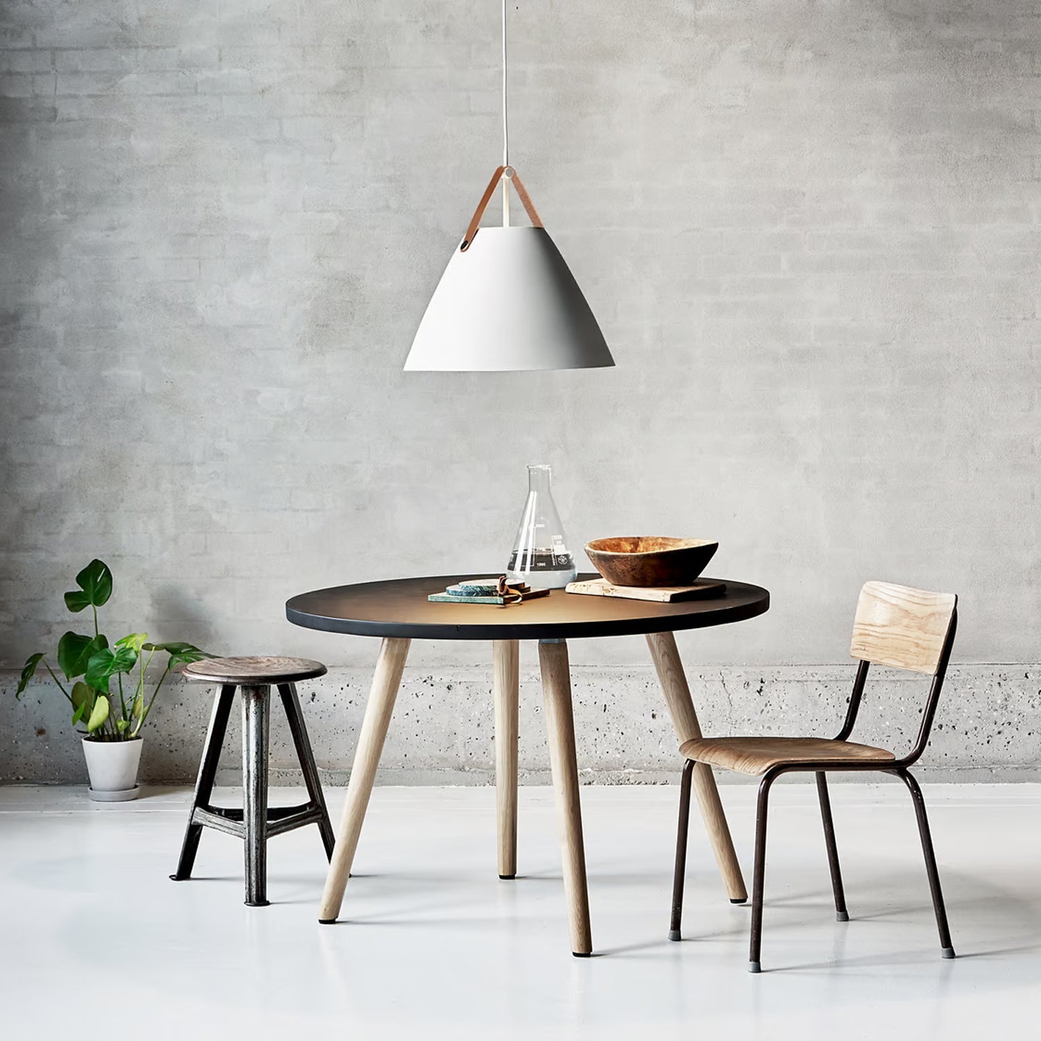 Strap 48 Pendant Light in Beige, Black or White