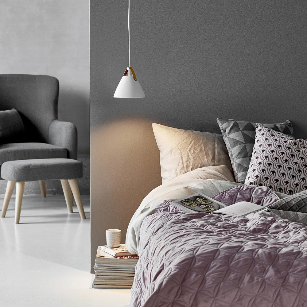 Strap 16 Pendant Light in White or Black