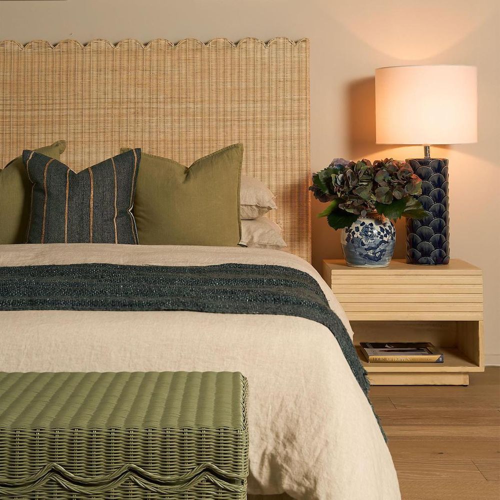 Fan Shell Table Lamp Blue